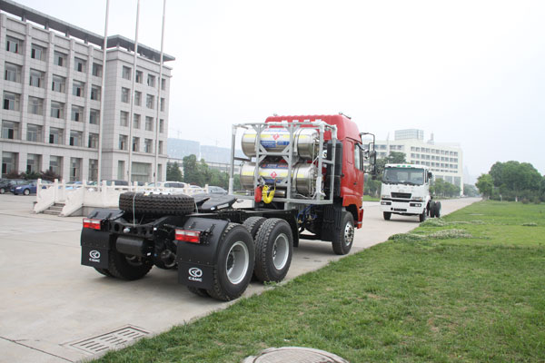 華菱LNG牽引車 華菱LNG牽引車